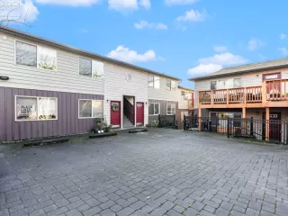 Photo #4: 21058549 Listing