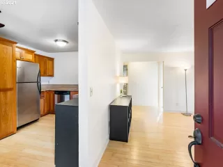Photo #5: 21058549 Listing