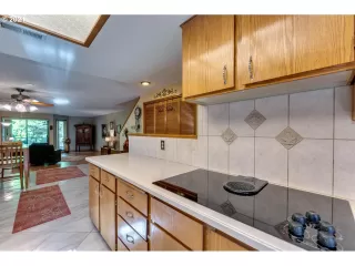 Photo #6: 21058663 Listing