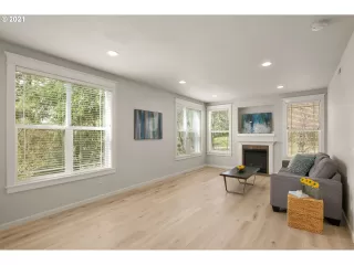 Photo #4: 21059187 Listing