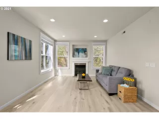 Photo #5: 21059187 Listing