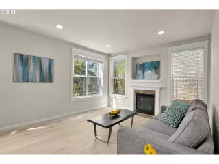 Photo #6: 21059187 Listing