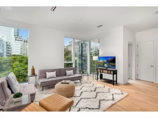 Photo #3: 21059338 Listing