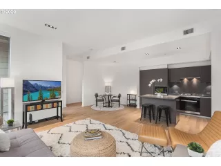 Photo #4: 21059338 Listing