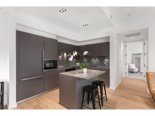 Photo #6: 21059338 Listing