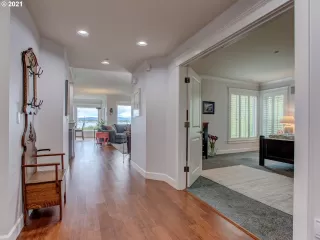 Photo #6: 21059915 Listing