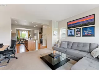 Photo #4: 21060516 Listing 