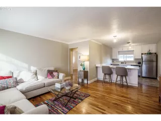 Photo #6: 21060624 Listing