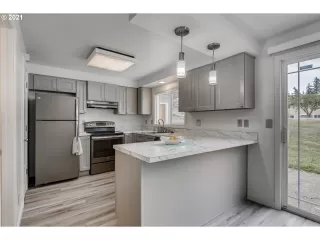 Photo #4: 21061472 Listing