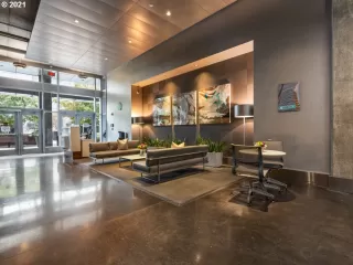 Photo #5: 21062108 Listing