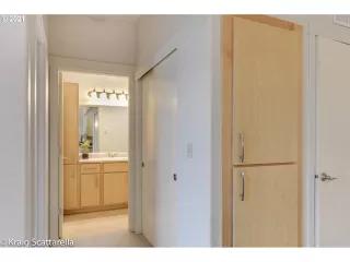 Photo #5: 21062622 Listing