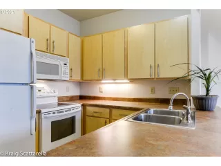 Photo #6: 21062622 Listing