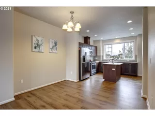 Photo #4: 21062685 Listing 