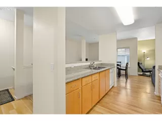 Photo #4: 21062710 Listing