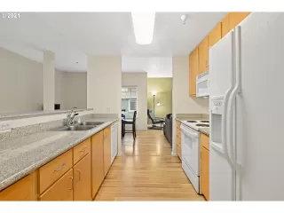 Photo #5: 21062710 Listing