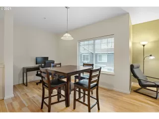 Photo #6: 21062710 Listing