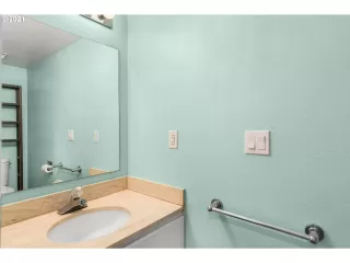 Photo #5: 21063111 Listing