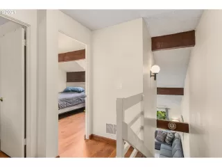 Photo #6: 21063111 Listing