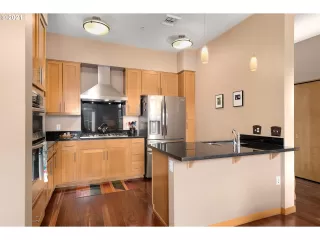 Photo #3: 21063792 Listing