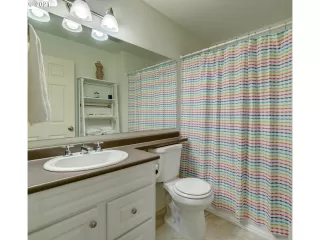 Photo #5: 21064035 Listing