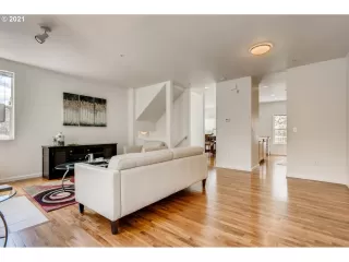 Photo #3: 21064398 Listing 