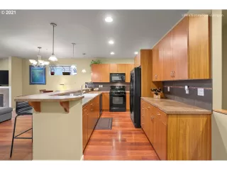 Photo #6: 21065496 Listing
