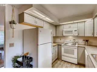 Photo #5: 21065570 Listing 