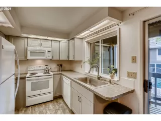 Photo #6: 21065570 Listing 