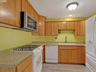 Photo #3: 21065700 Listing 