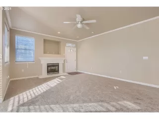 Photo #5: 21067947 Listing