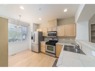 Photo #4: 21069796 Listing