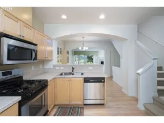 Photo #5: 21069796 Listing