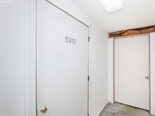 More Details about MLS # 21070596 : 5310 NE 10TH AVE