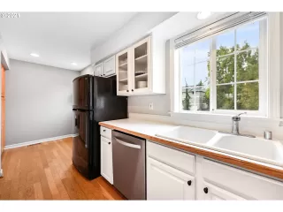 Photo #3: 21070706 Listing