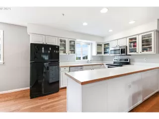 Photo #4: 21070706 Listing