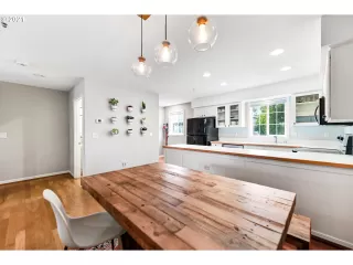 Photo #6: 21070706 Listing