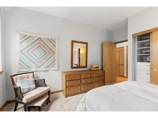 Photo #4: 21071766 Listing