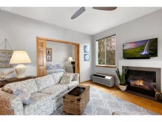 Photo #6: 21071766 Listing