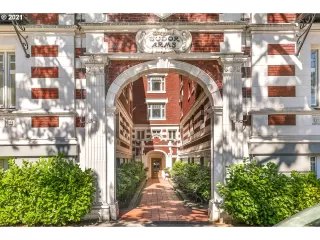 Photo #4: 21071772 Listing