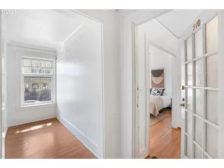 Photo #6: 21071772 Listing