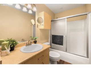 Photo #5: 21071804 Listing