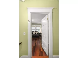 Photo #4: 21072407 Listing