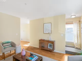 Photo #4: 21072778 Listing