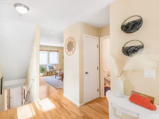 Photo #6: 21072778 Listing