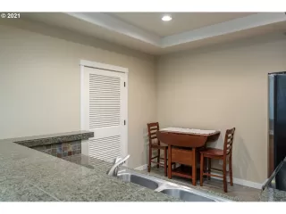 Photo #4: 21073891 Listing