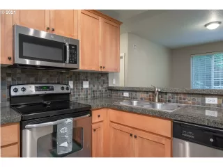 Photo #6: 21073891 Listing