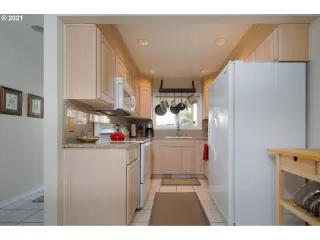 Photo #4: 21074147 Listing