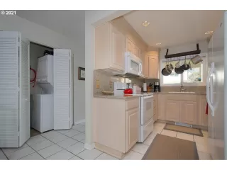 Photo #5: 21074147 Listing