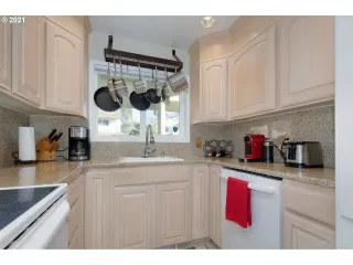 Photo #6: 21074147 Listing