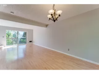 Photo #4: 21074150 Listing